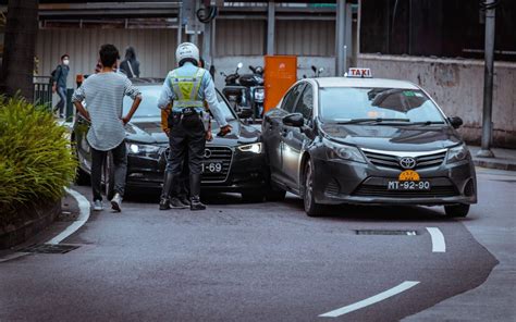 常常出車禍|【車禍處理SOP】報警到理賠：遇到車禍流程解析。我。